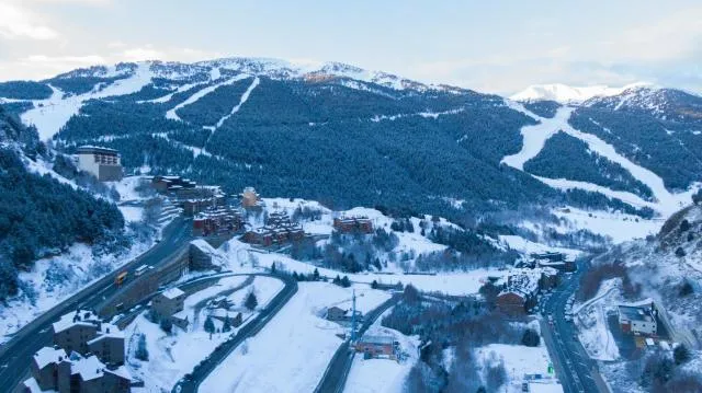  Montmalus Soldeu - picture  : Shower,Bird's eye view 