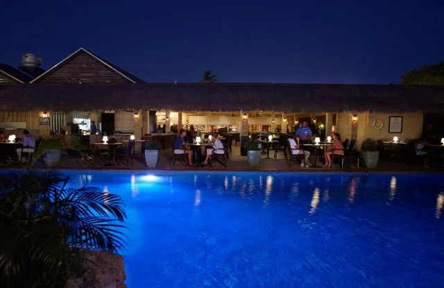  Manchebo Beach Resort and Spa - picture  : Restaurant/places to eat,Swimming pool,Pool view,Swimming pool,Property 