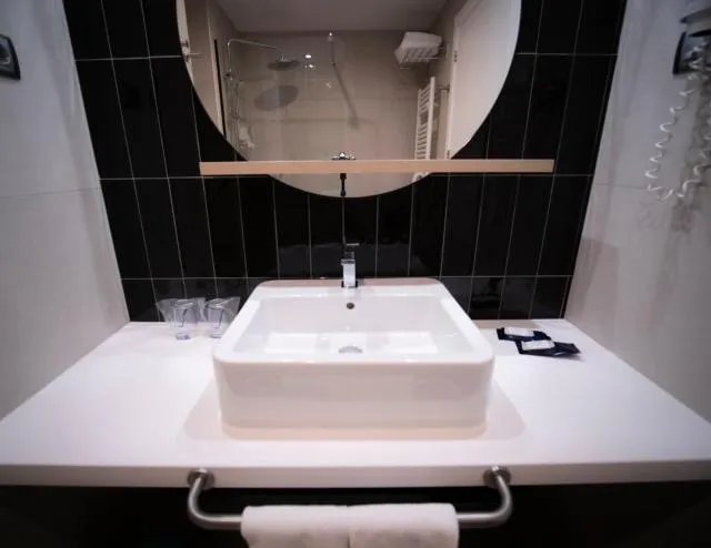  Hotel Roc Meler - picture  : Bathroom,Bathroom,Property 