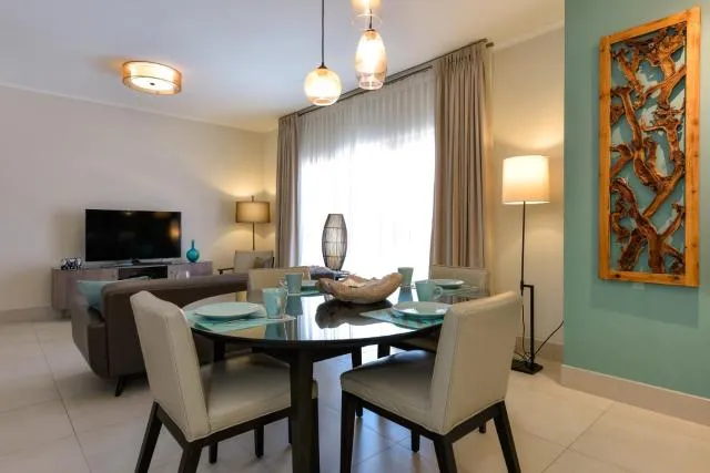  Breathtaking condo with a breathtaking view - picture  : Seating area,Dining area,TV/entertainment centre 