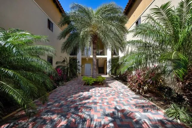  Breathtaking condo with a breathtaking view - picture  : Property building 