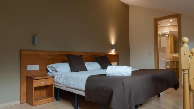  Annapurna Aparthotel - picture  : Bed,Bedroom,Property 