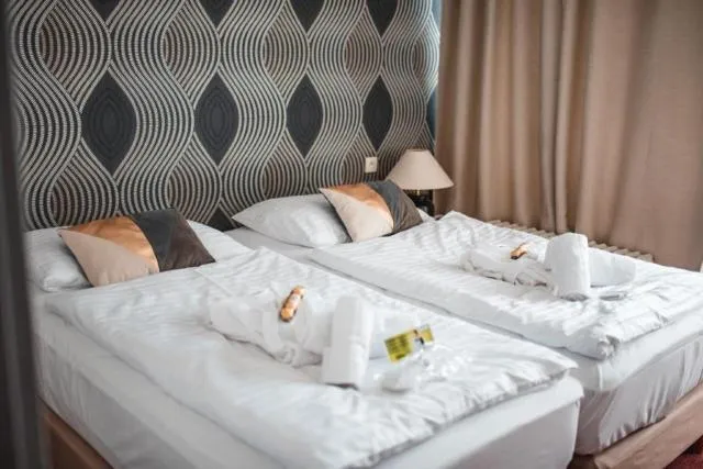  Hotel Lucia - picture  : Bed 