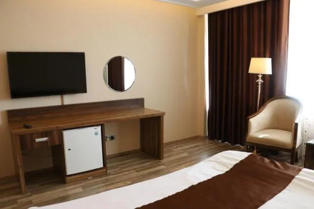  Hotel InterContinental Kabul - picture  : TV/entertainment centre,Bed,Photo of the whole room,Room 