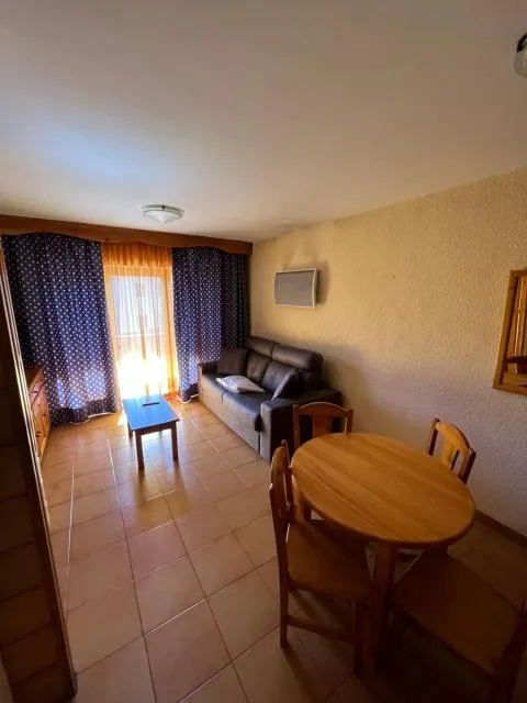  Kione Calgary - picture  : Seating area,Dining area,Photo of the whole room,Room 