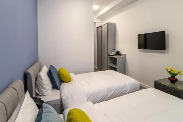  Aurora Hotel By Benefice - picture  : TV/entertainment centre,Bed,Bed,Bedroom,Property,Room 