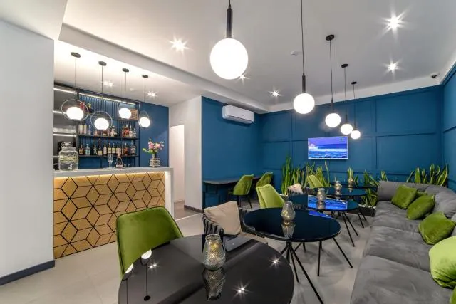  Aurora Hotel By Benefice - picture  : Toilet,Lounge or bar,Property 