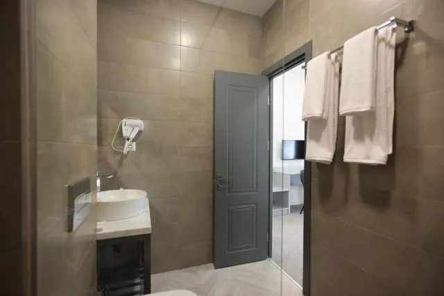  Aurora Hotel By Benefice - picture  : Bathroom,Bathroom,Property 