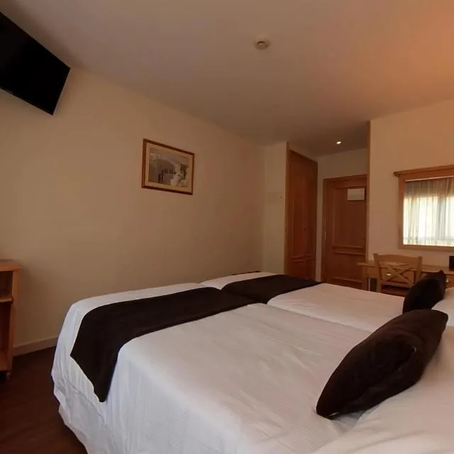  Hotel Meta - picture  : Bed,Bedroom,Property 