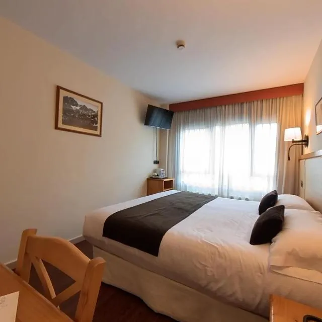  Hotel Meta - picture  : Bed,Bedroom,Property 