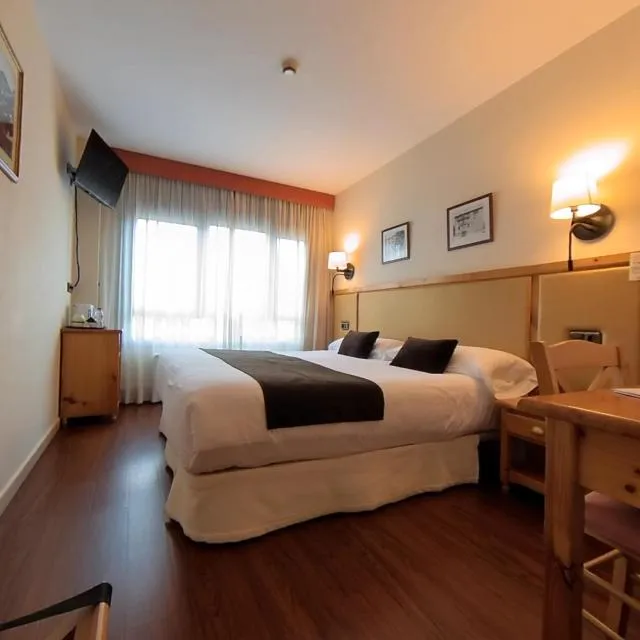  Hotel Meta - picture  : Bed 