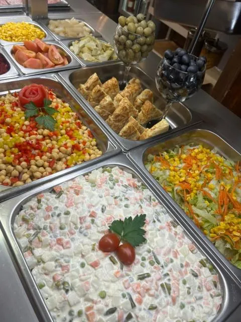  Hotel Avanti - picture  : Restaurant/places to eat,Property 