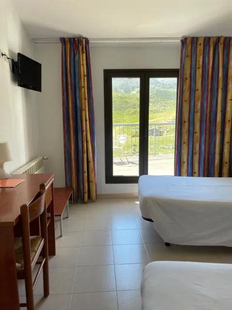  Hotel Cims Pas de La Casa - picture  : Bed,Seating area,Bedroom,hair dresser,Property,Room 