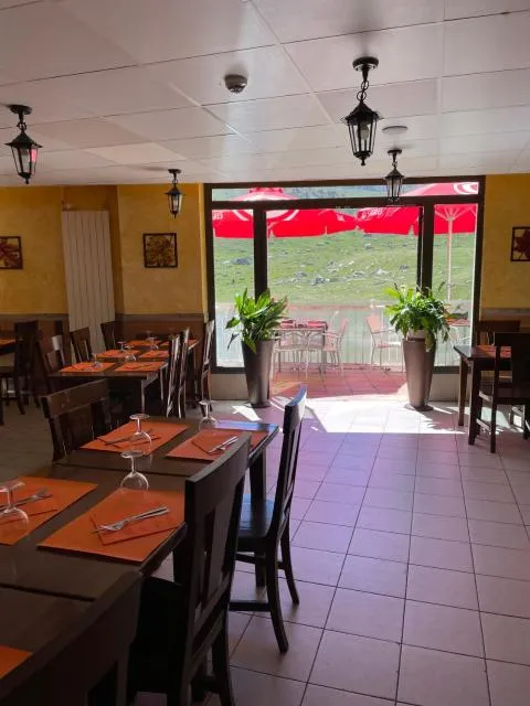  Hotel Cims Pas de La Casa - picture  : Toilet,Restaurant/places to eat,Balcony/Terrace,Property 