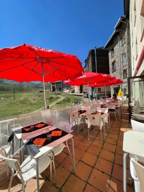  Hotel Cims Pas de La Casa - picture  : Toilet,Restaurant/places to eat,Balcony/Terrace,Property 