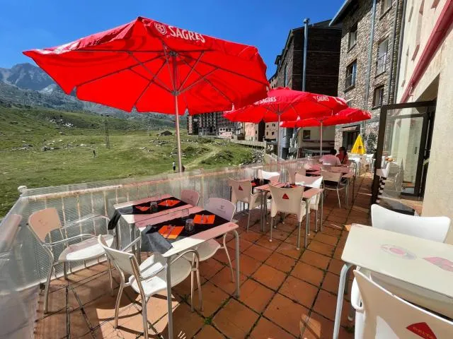  Hotel Cims Pas de La Casa - picture  : Toilet,Restaurant/places to eat,Balcony/Terrace,Property 