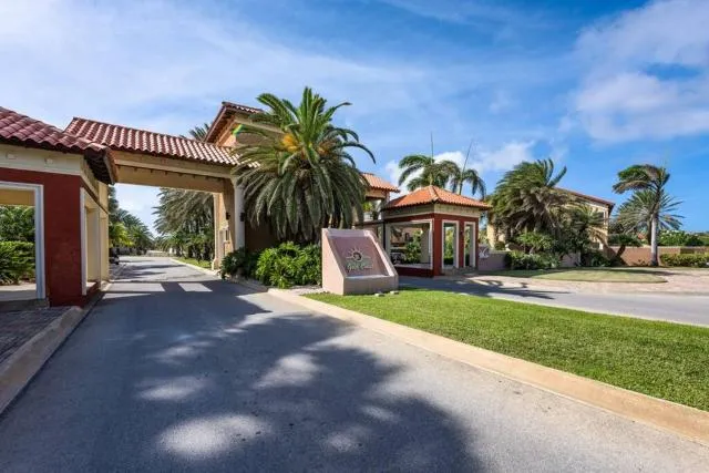  Breathtaking condo with a breathtaking view - picture  : Property building 