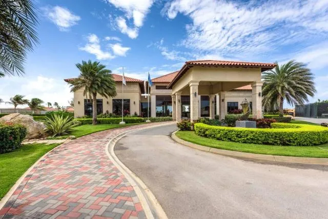  Breathtaking condo with a breathtaking view - picture  : Property building 