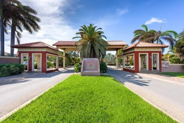  Breathtaking condo with a breathtaking view - picture  : Property building 