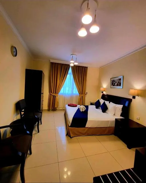  Crown Palace Hotel - picture  : TV/entertainment centre 