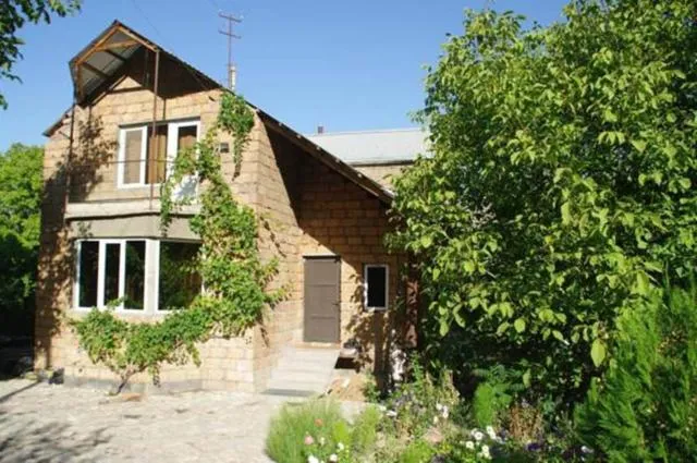  Areni House B&B - picture  : Property building 