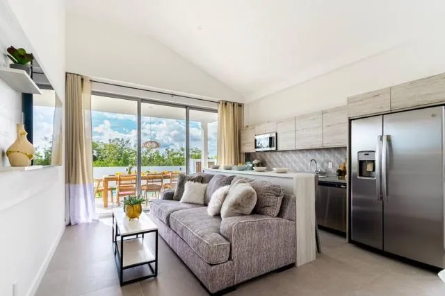  3 bdrm 2 bath Villa with Private Pool- Azure Beach Residences - picture  : Seating area 