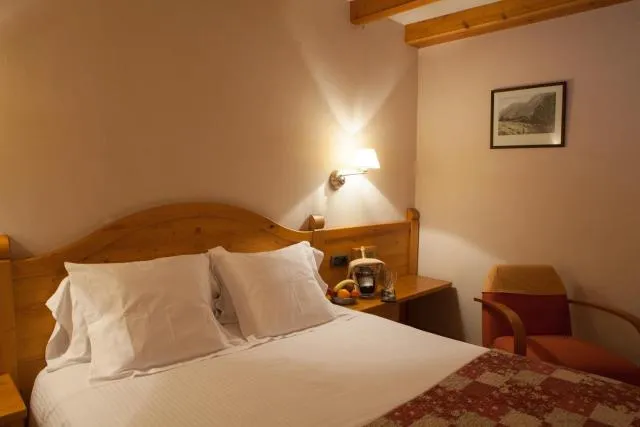  Hotel Bonavida - picture  : Bed,Photo of the whole room,Room 