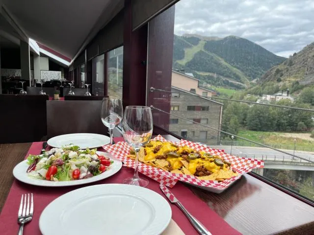  Hotel Galanthus & Spa - picture  : Restaurant/places to eat,Food,Mountain view,Property 