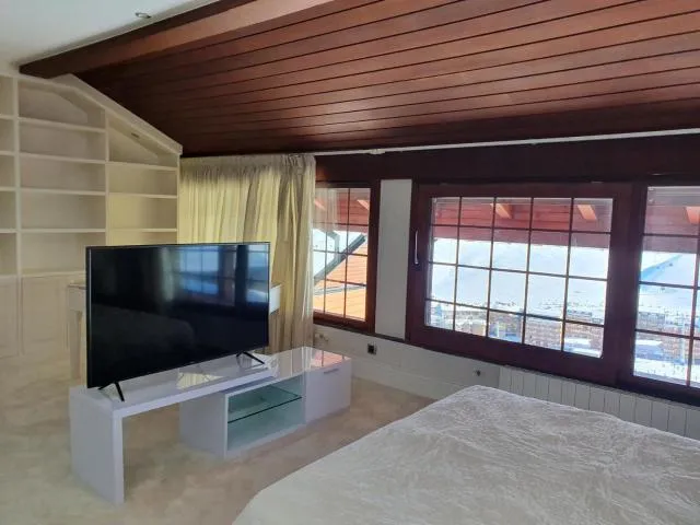  CHALET ROSA DE NEU GRIFOVACANCES - picture  : TV/entertainment centre,Bed,TV and multimedia,Bedroom,Property,Room 