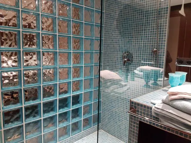  CHALET ROSA DE NEU GRIFOVACANCES - picture  : Shower,Bathroom,Bathroom,towels,Property 