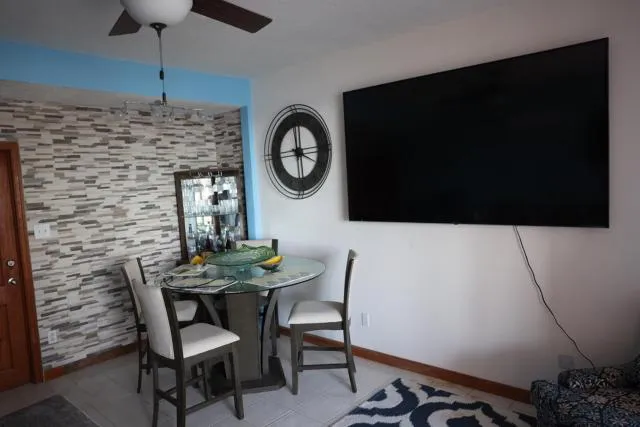  Horizons Vista - picture  : Dining area 