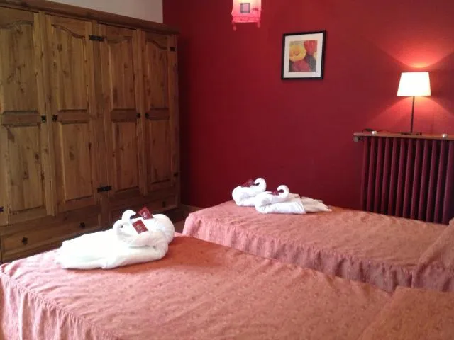  Hotel Roc de St Miquel & Apartment - picture  : Bed,Bed,Room 