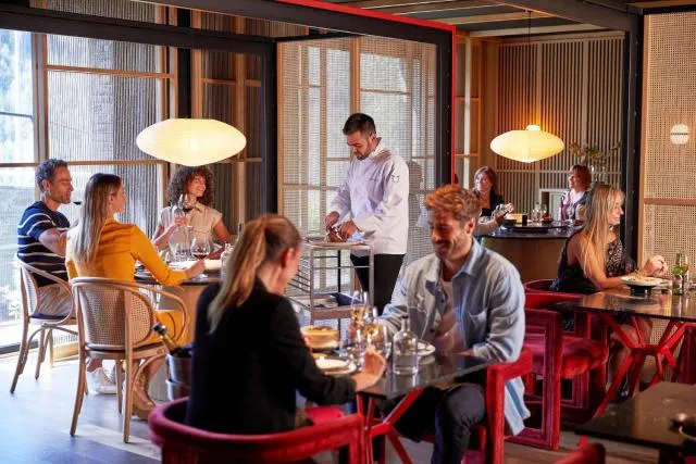  Park Piolets MountainHotel & Spa - picture  : Toilet,Restaurant/places to eat,Property 