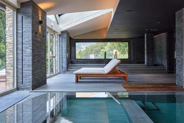  Park Piolets MountainHotel & Spa - picture  : Swimming pool,sunbed,Property 