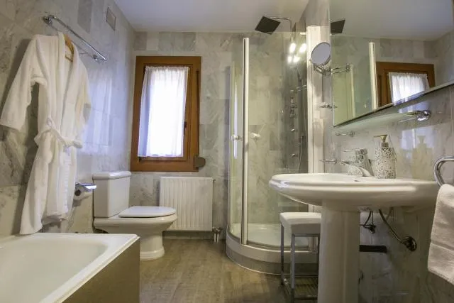  B&B La Lluna - picture  : Shower,Bathroom,Bathroom,Bath,Property 