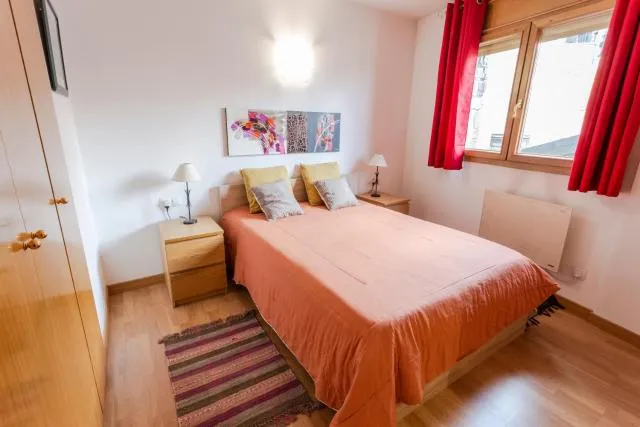  Nuria Pedrous - photo  : Lit,Chambre à coucher,Propriété 