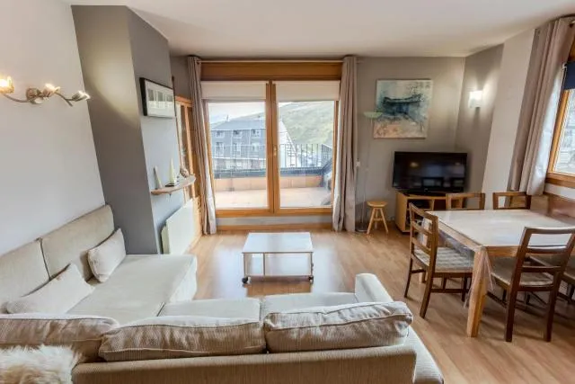  Nuria Pedrous - photo de couverture 