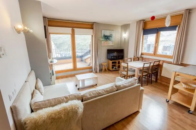  Nuria Pedrous - photo  : Zone assise,Salle à manger,Propriété 