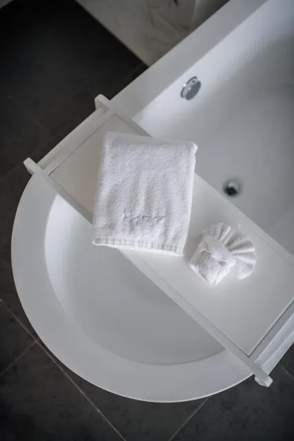  Messier 53 Hotel Yerevan - picture  : Bathroom,Bath,Property 