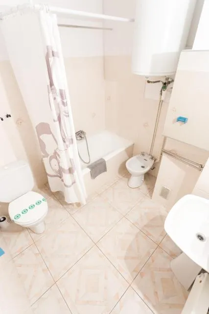  Velasquez Pedrous - picture  : Bathroom,Bathroom,Property 