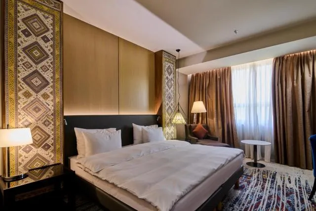  Radisson BLU Hotel Yerevan - picture  : Property building,Bed,Property 