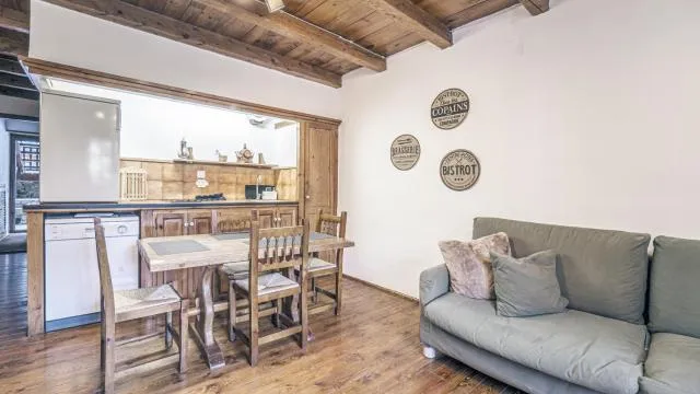  La Pleta Del Tarter Apartments - picture  : Seating area,Dining area 