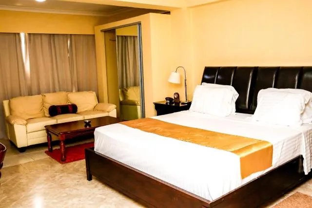  Brisotel - Beira Mar - photo  : Immeuble immobilier,Restaurant/endroits où manger,Lit,Lit,Karaoké,Télévision et multimédia,Chambre à coucher,Vue sur la mer,Piscine,Petit-déjeuner,casier,sûr,Propriété,Chambre 