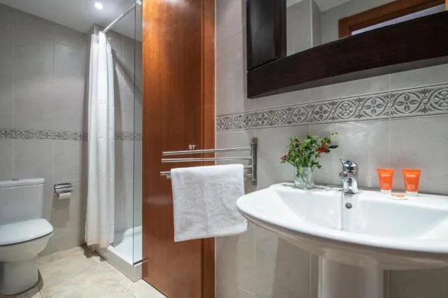 Apartamentos Tarter 3000 - picture  : Shower,Bathroom,Bathroom,Property 