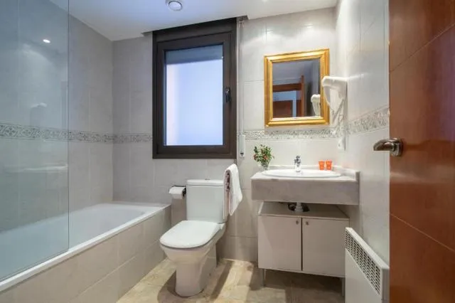  Apartamentos Tarter 3000 - picture  : Toilet,Bathroom,Bathroom,Bath,Property 