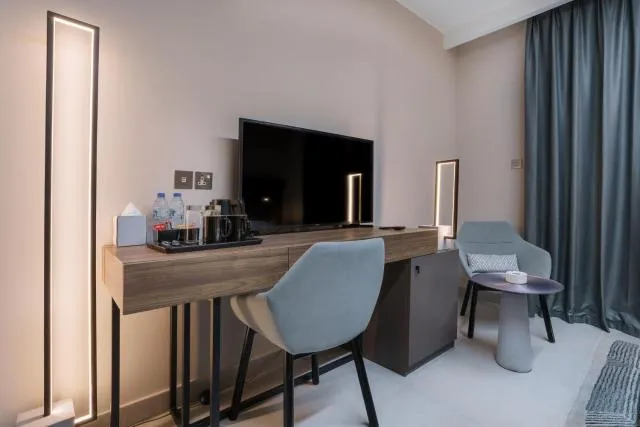  Hotel Holiday International - picture  : TV/entertainment centre,Living room,Property 