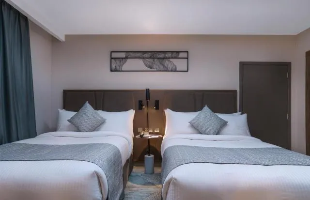  Hotel Holiday International - picture  : Bed,Bed,Room 