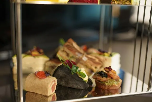  Hotel Holiday International - picture  : Food,Buffet breakfast,Property 