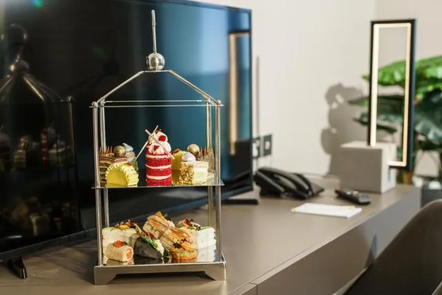  Hotel Holiday International - picture  : Food,Property 