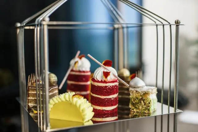  Hotel Holiday International - picture  : Food,Property 